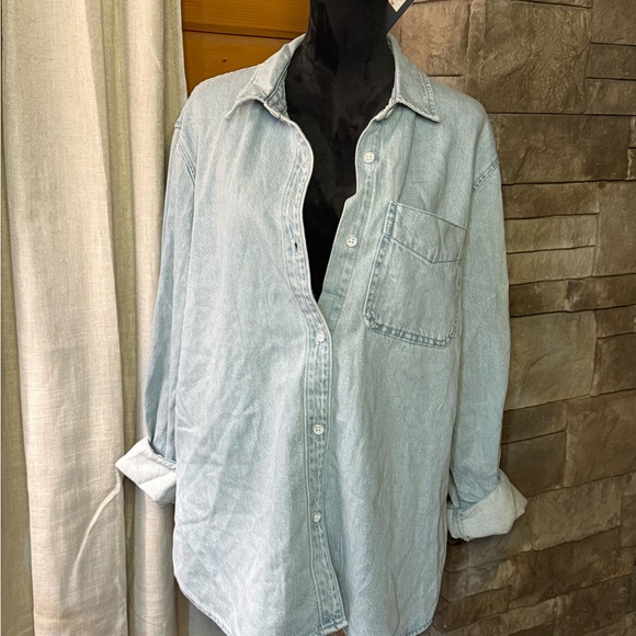 Universal Thread Jackets & Blazers - Women's Relaxed Fit Denim Button-Down Shirt